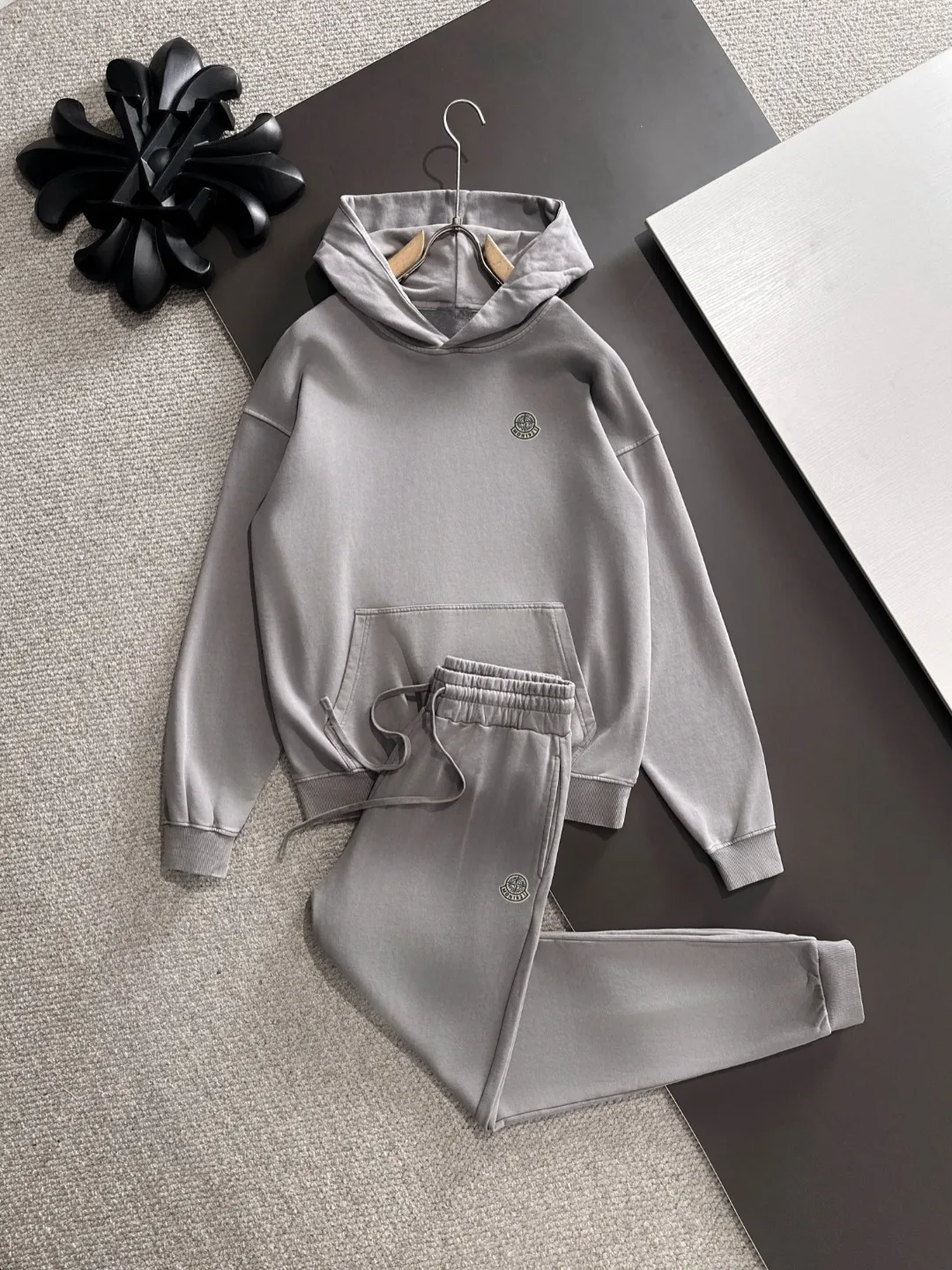 Next day shipping P720 Stone lsland/stone island high quality 2025 autumn and winter new casual heavy industry suit exclusively developed by yb! High quality production! The top version of the trading company channel order, external orders for imported custom fabrics, high breathability and comfort, impeccable details, absolutely worth buying! This type of suit is also a must-have for lazy people. You don’t have to think about how to match it, you can just get it in one set! Brand element design concept, delicate and soft feel! It presents a casual cut and the upper body shape is great! On sale simultaneously on the official website! From a high-end men's positioning brand, the low-key luxury taste is irresistible! Exquisite workmanship and impeccable quality! The overall style is simple, fashionable and timeless, fully meeting the requirements of stylish and tasteful dressing! Sizes: S to XXL (or state your height and weight when placing an order)